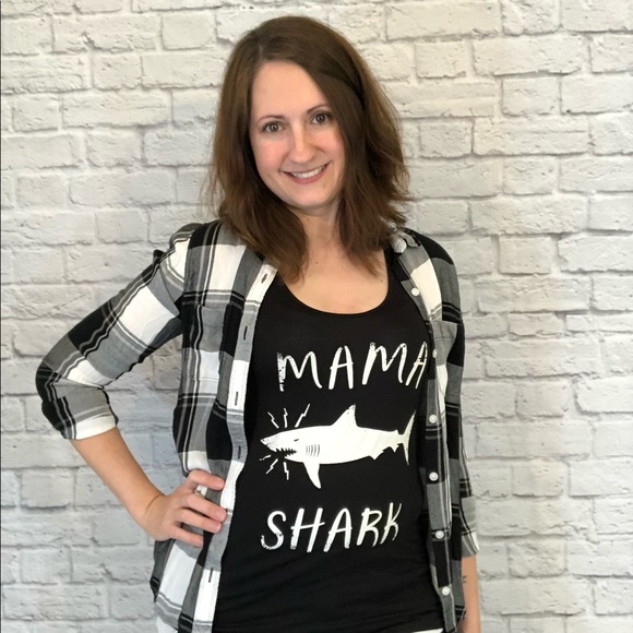 *ONE Left Bear Dance | Mama Shark Graphic Tank Top - Picture 3 of 8